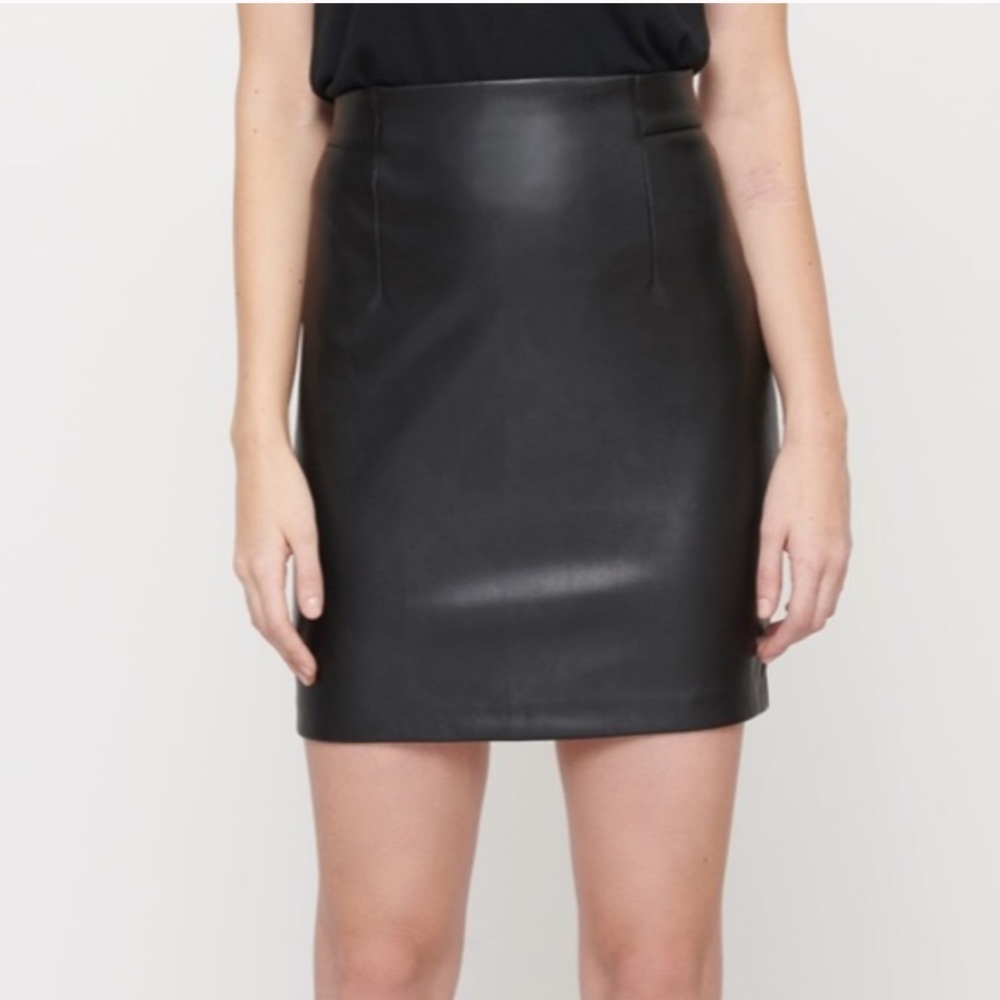 Brand new faux leather skirt - Size S - Picture 1 of 2